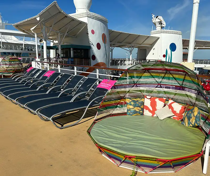Piscinas no Allure of the Seas
