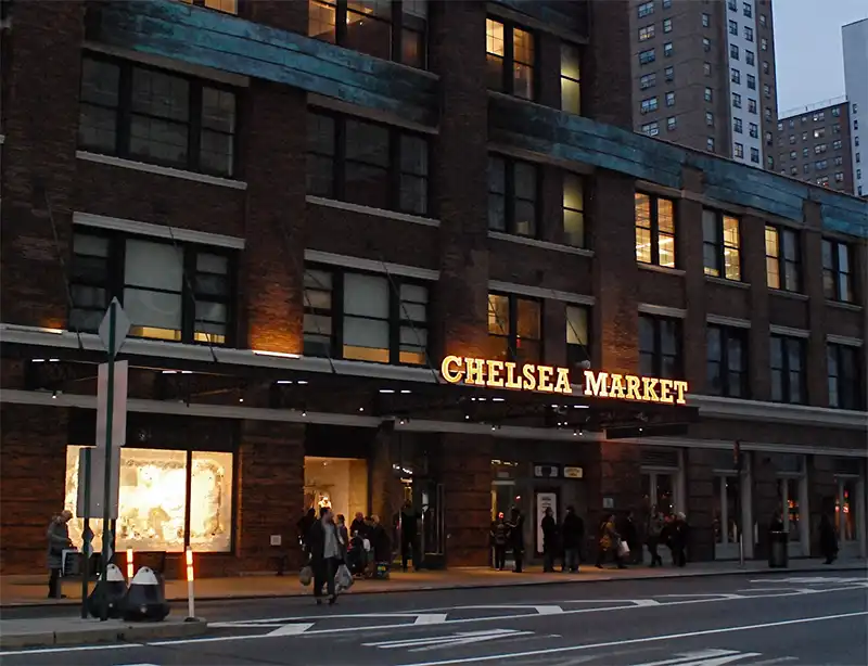 O Chelsea Market está situado na 14th Street, no bairro conhecido como Meatpacking District, em Nova York