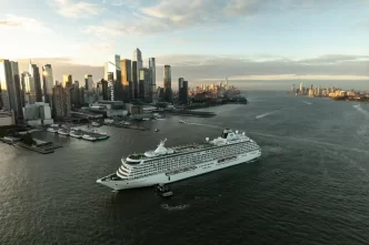 Crystal Cruises celebra 35 anos com saídas especiais e convidados icônicos
