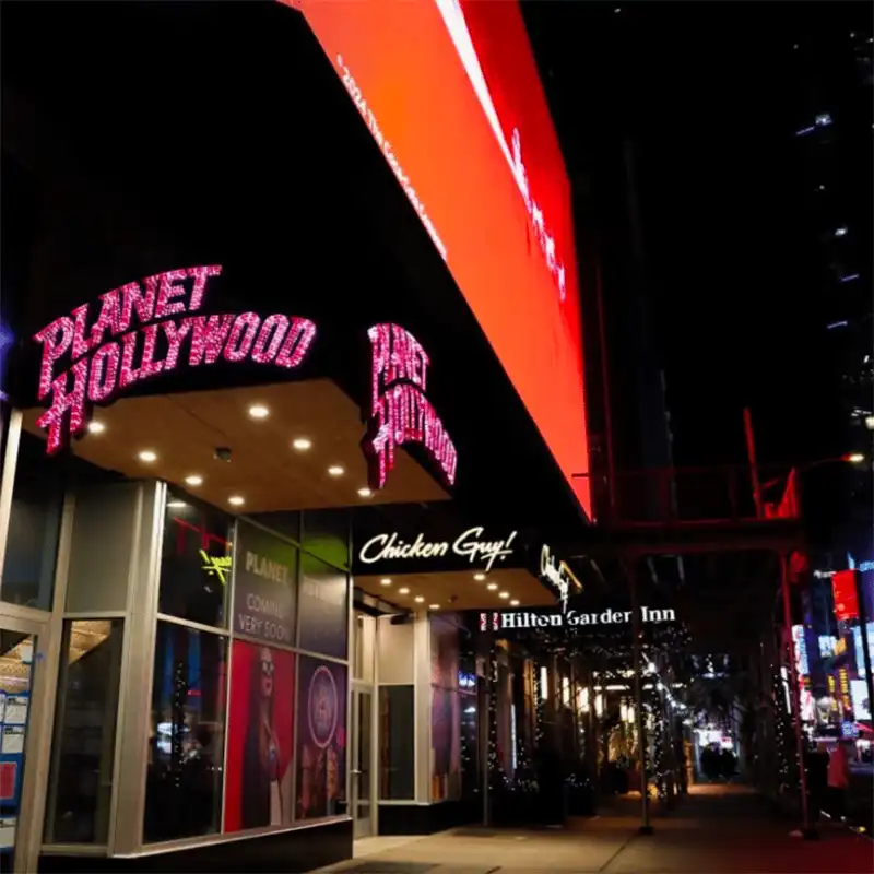 Planet Hollywood reabre em Nova York no coração da Times Square
