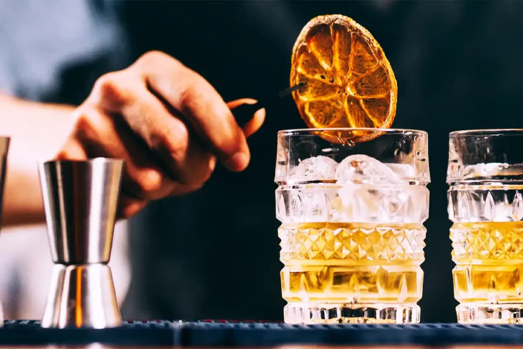 Os 50 melhores bartenders do Brasil e os bares em que atuam 