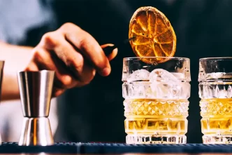 Os 50 melhores bartenders do Brasil e os bares em que atuam 