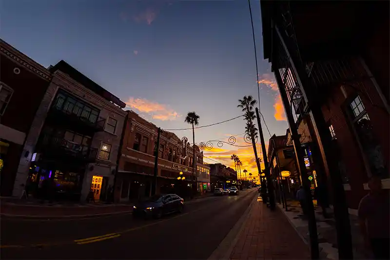 Tampa tem vida noturna com energia contagiante