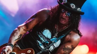 SLASH se une ao Halloween da Universal em LA com casa assombrada, bar e álbum exclusivos
