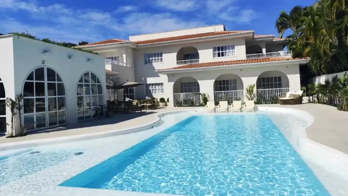 Novo hotel boutique com charme francês inaugura em Búzios