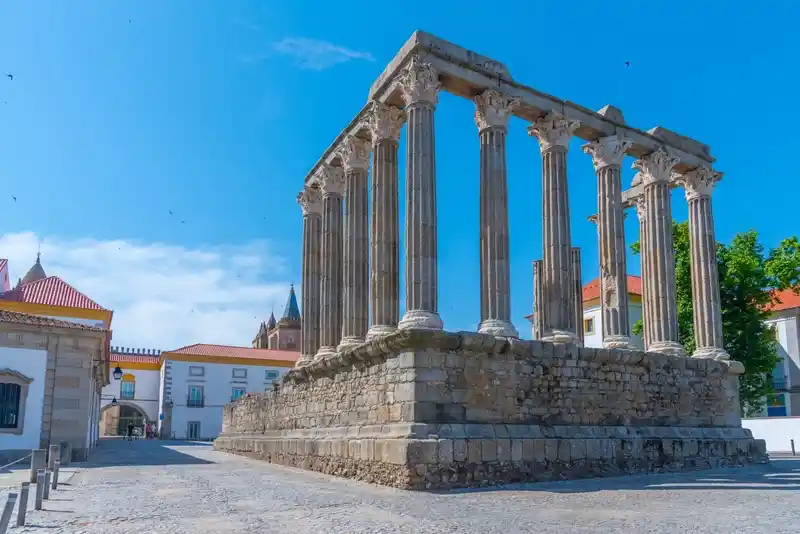 Évora: Uma Viagem à História no Alentejo