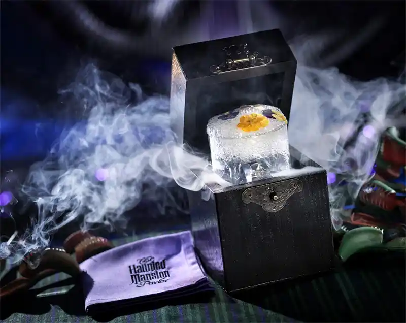 Haunted Mansion Parlor: Um Drink com os Fantasmas