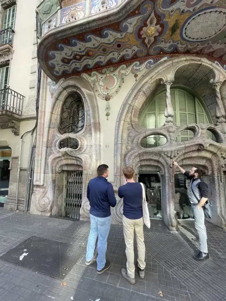 Área dos vilões no Magic Kingdom revela inspiração na arquitetura Art Nouveau