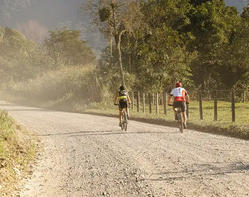 Aventura em Joinville: Rios, montanhas e caminhos históricos