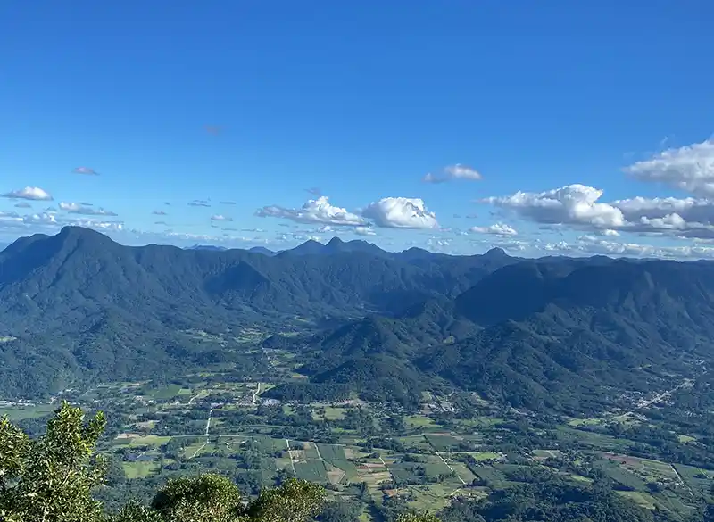 Aventura em Joinville: Rios, montanhas e caminhos históricos