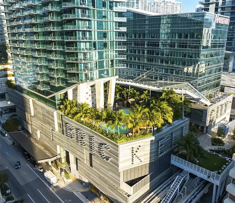 Área externa do EAST Miami 