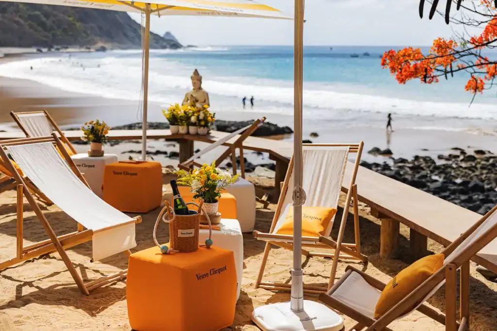 Depois de marcar presença no verão em Ibiza, Mykonos, Capri e Saint-Tropez, a experiência solar chega ao Bar do Meio em Noronha