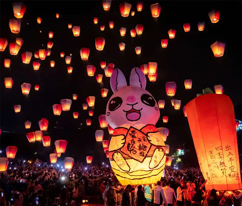 Primavera em Taiwan: A magia do Festival das Lanternas e das Cerejeiras