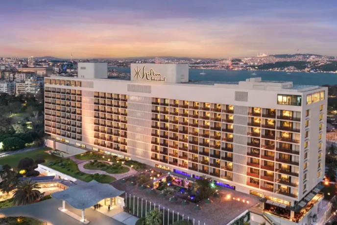 Hilton Istanbul Bosphorus reabre após renovação histórica na Turquia