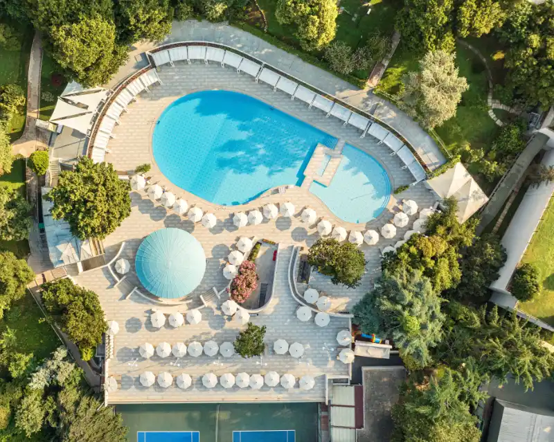 Hilton Istanbul Bosphorus reabre após renovação histórica na Turquia