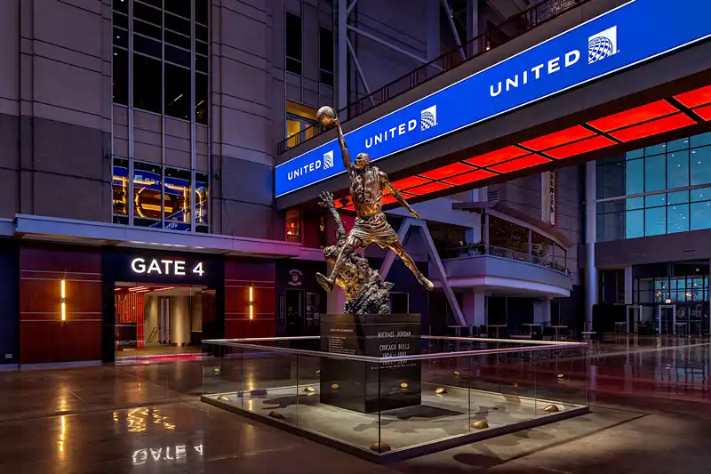 Estátua de Michael Jordan no United Center