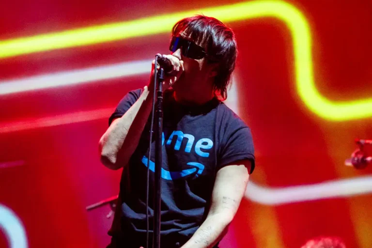 The Strokes anuncia tour com shows nos EUA, Europa, Japão e mais