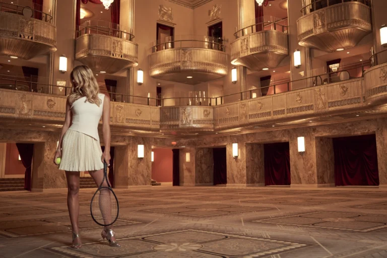 Waldorf Astoria New York transforma salão em quadra de tênis