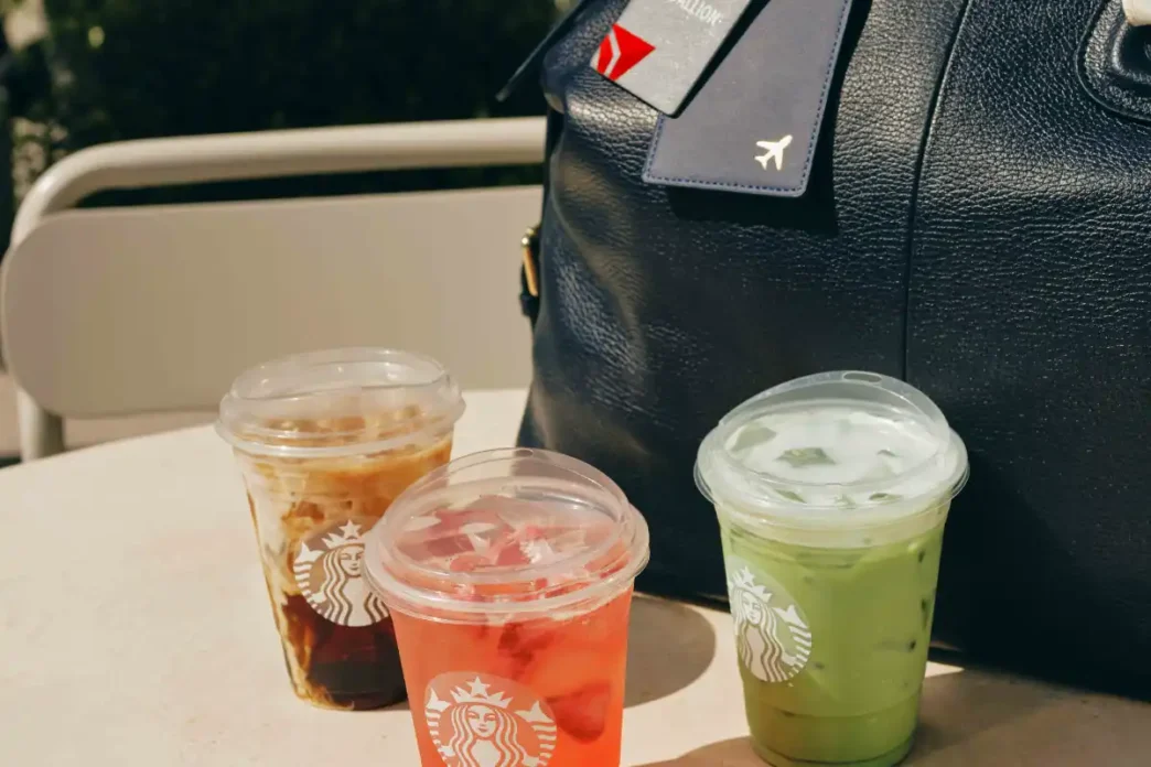 Delta e Starbucks retomam parceria para acumulo de milhas