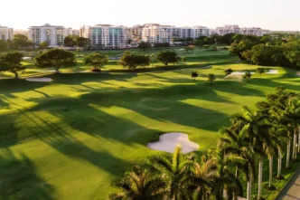 Campo de golfe em Boca Raton reabre renovado