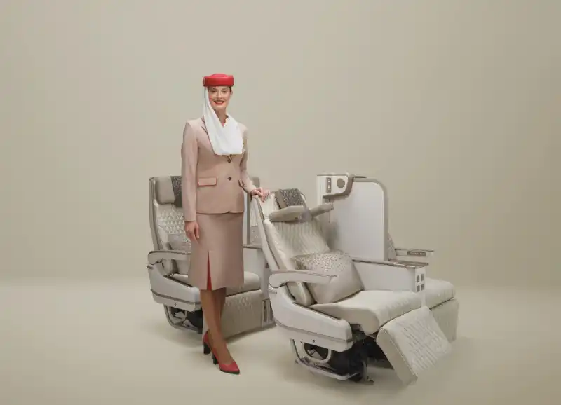 Emirates estreia novo assento elétrico na Premium Economy
