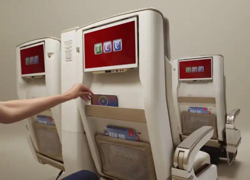 Emirates estreia novo assento elétrico na Premium Economy